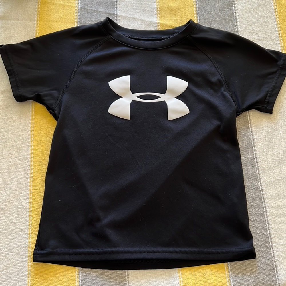 Under armor kids T-shirt size 5